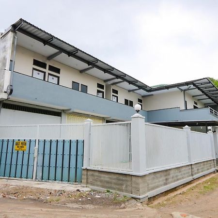 Hotel Oyo 3187 Kost Putri Bu Chris Jembel Exterior foto