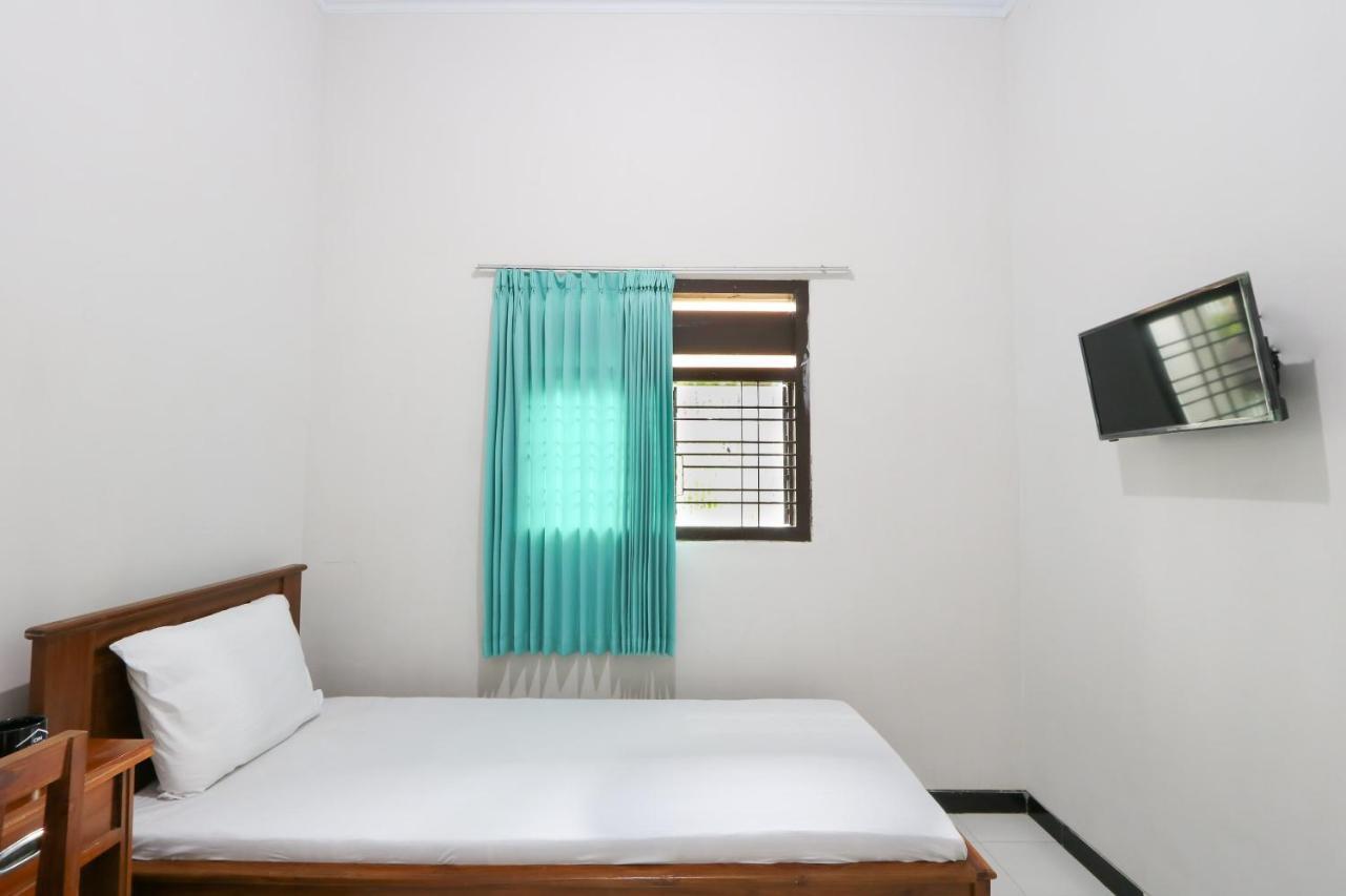 Hotel Oyo 3187 Kost Putri Bu Chris Jembel Exterior foto