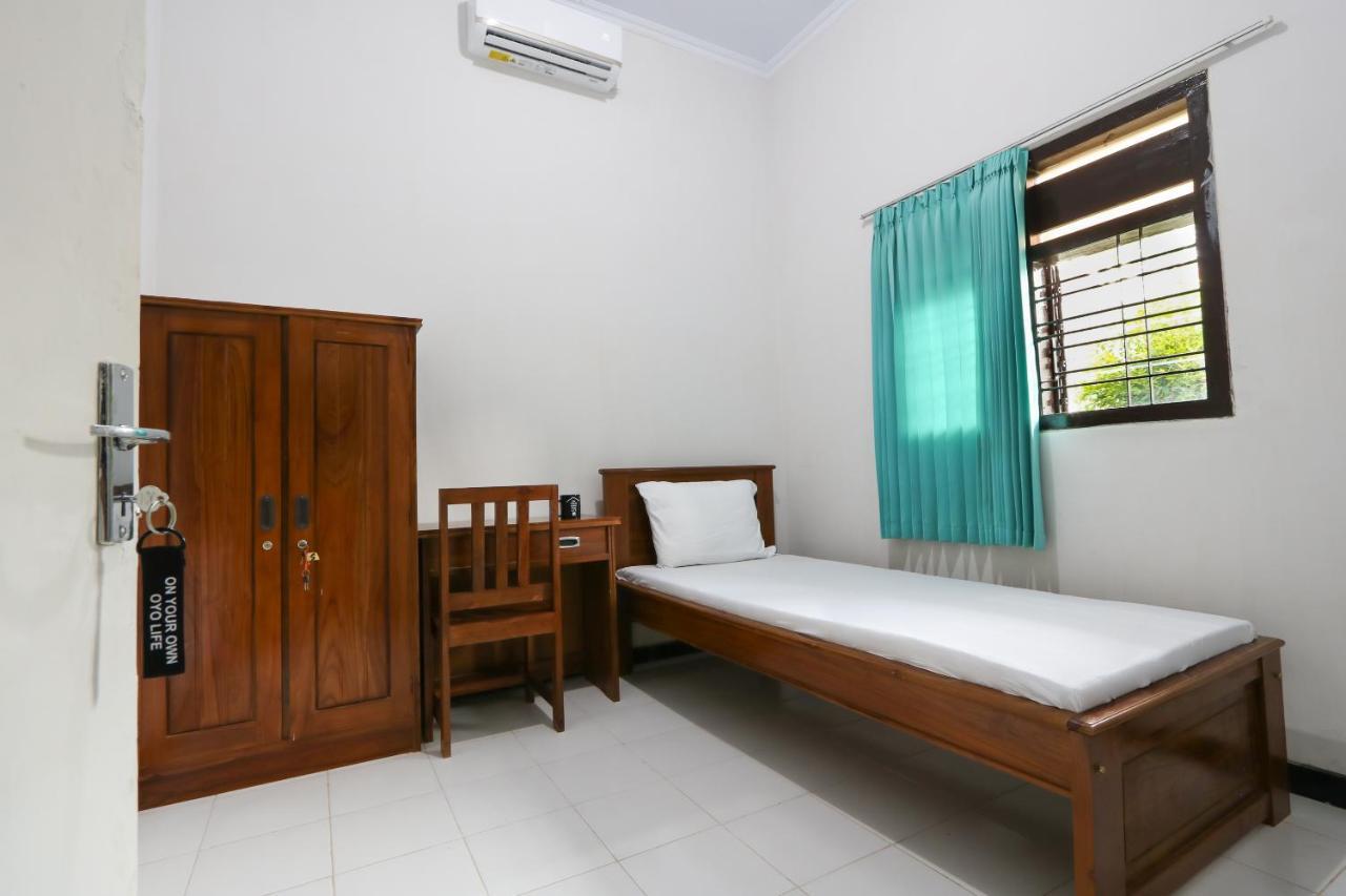 Hotel Oyo 3187 Kost Putri Bu Chris Jembel Zimmer foto